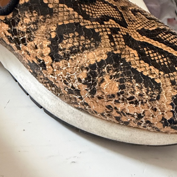 Aquatalia embossed leather sneakers - Picture 10 of 11